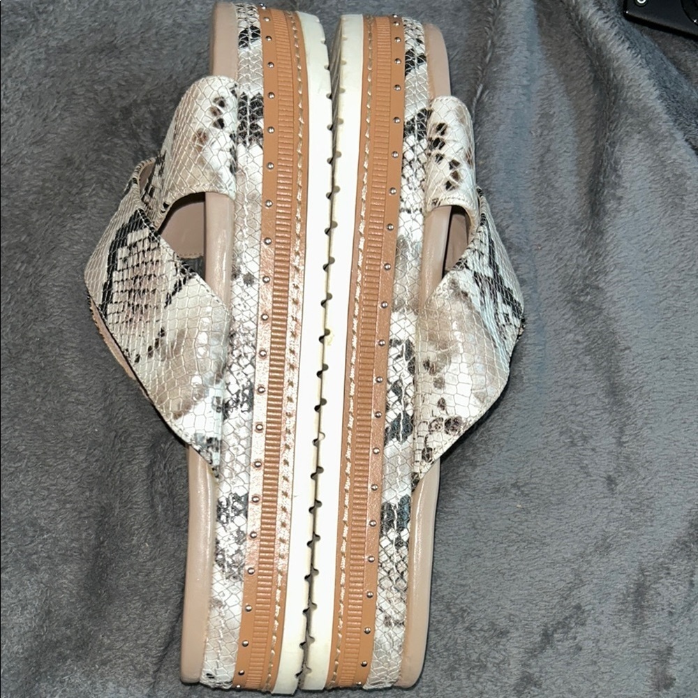 Vince Camuto Cream and Black Slide Sandals - Picture 3 of 8
